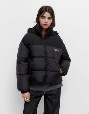 Pull & Bear Logo Puffer Jacket In Black