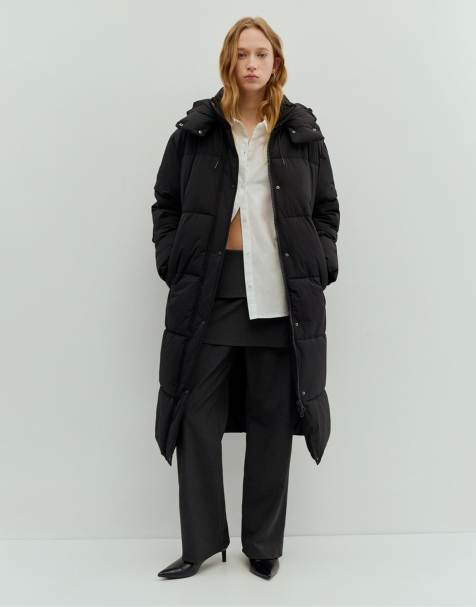 Pull&Bear Long puffer jacket in black - view 1