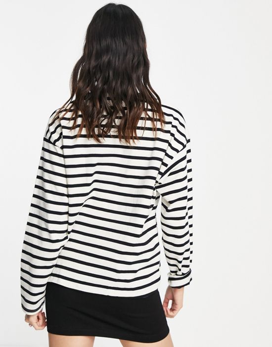 https://images.asos-media.com/products/pullbear-long-sleeve-oversized-t-shirt-with-stripe-detail-in-black/203851418-2?$n_550w$&wid=550&fit=constrain