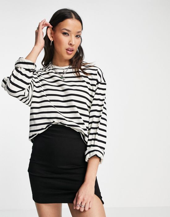 https://images.asos-media.com/products/pullbear-long-sleeve-oversized-t-shirt-with-stripe-detail-in-black/203851418-3?$n_550w$&wid=550&fit=constrain