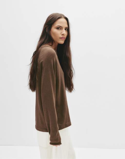 Pull&Bear Long sleeve raglan t-shirt in brown | ASOS