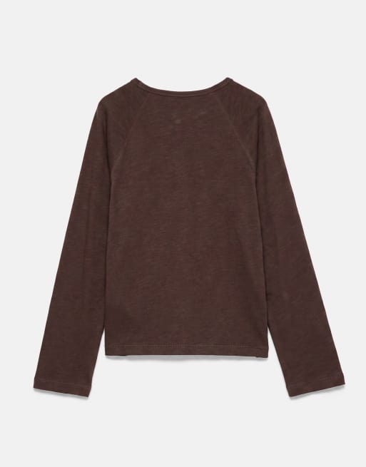 Pull&Bear Long sleeve raglan t-shirt in brown, 7 of 7
