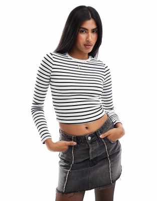 Pull & Bear Long Sleeved T-shirt In Black & White Stripe