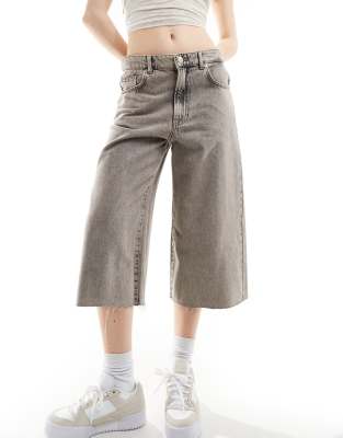longline denim shorts with raw hem in washed gray
