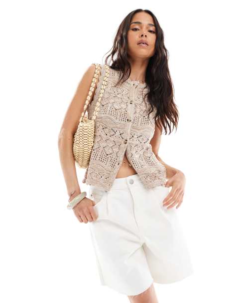 Pull&Bear – Longline-Jeansshorts in Weiß mit offenem Saum - view 1