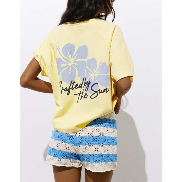 Pull&Bear Los angeles hibiscus floral t-shirt in light yellow | ASOS