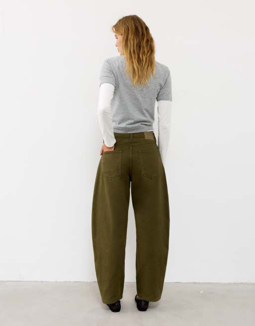 Pull&Bear Low-rise barrel jeans in khaki, 4 of 7