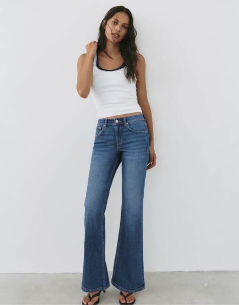 Pull&Bear Low-rise Bootcut-Jeans in Mittelblau - view 1