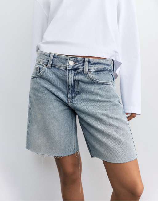 Pull&Bear Low-rise denim bermuda shorts in pale blue, 3 of 4