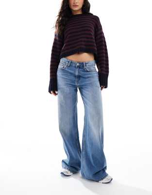 low rise oversized baggy jeans in mid blue