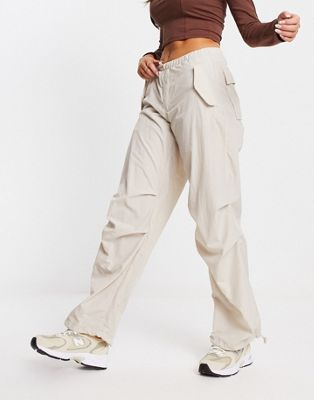 Pull&Bear low waist parachute tech trouser in sand - ASOS Price Checker