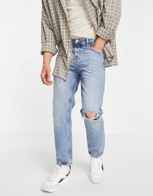 Pull&Bear - Lyseblå jeans med lige ben og flænger på knæene i 90'er-stil