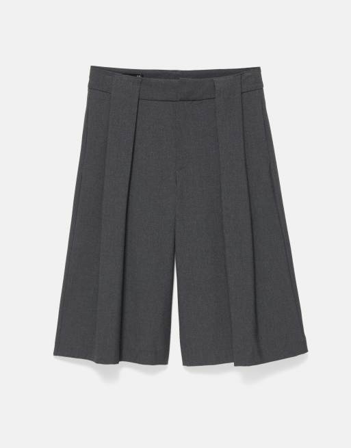Pull&Bear maßgeschneiderte Bermudashorts mit Falten in Dunkelgrau, 5 von 7