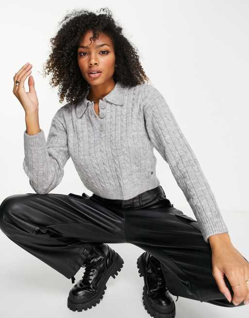 Pull&Bear - Maglione con colletto e dettaglio con abbottonatura parziale grigio