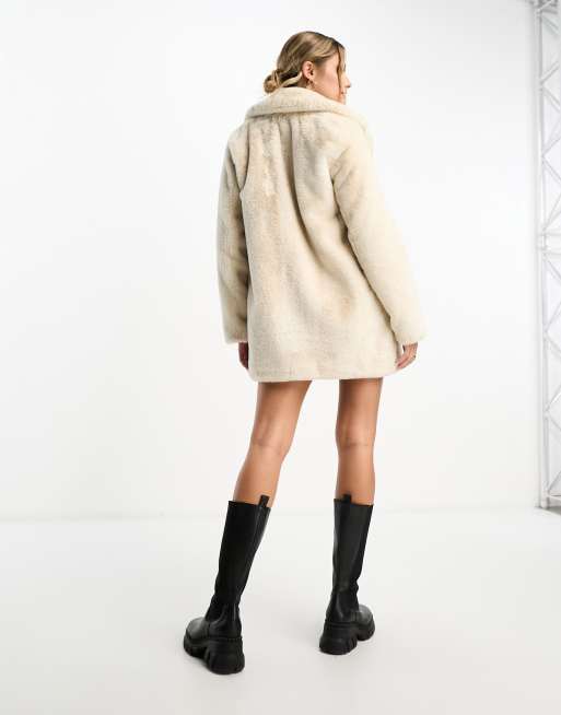 Pull Bear Manteau en fausse fourrure cru ASOS