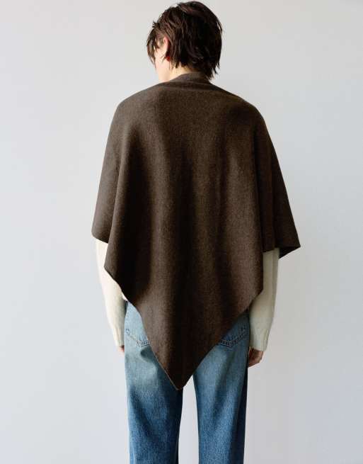 Pull&Bear mantella triangolare in maglia fine marrone in lana, 2 di 5