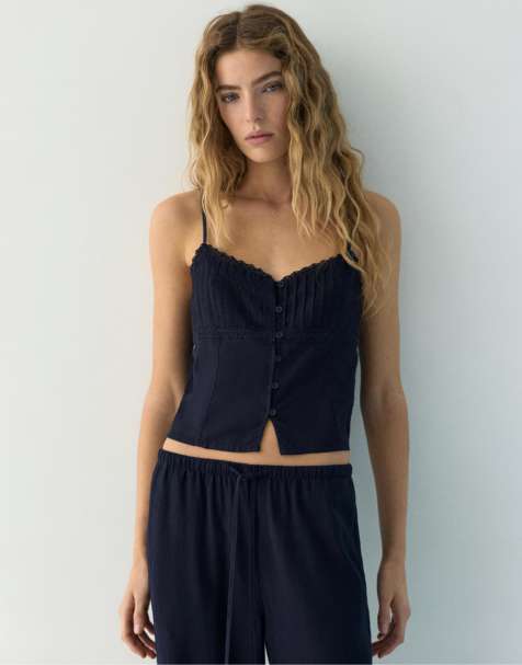 Pull&Bear - Marineblå croptop med cami-stropper og blondekanter - view 1