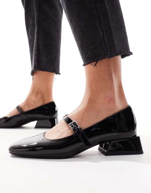 Pull&Bear – Mary-Jane-Schuhe in schwarzer Lackoptik mit Blockabsatz