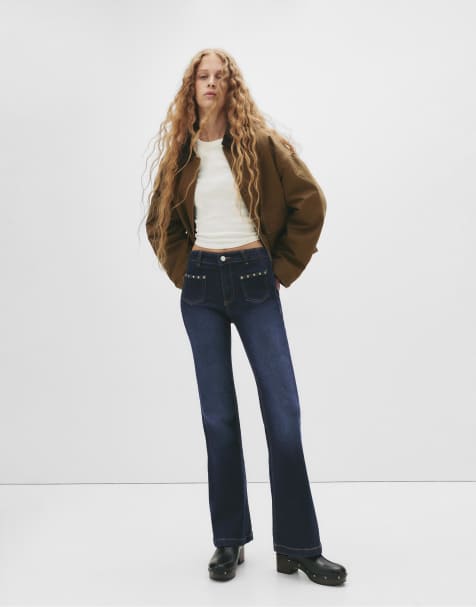 Pull&Bear – Mellanblå bootcut-jeans med nitar - view 1
