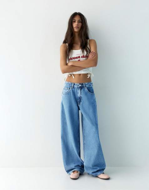 Pull&Bear – Mellanblå jeans i ballongmodell med broderad text - view 1