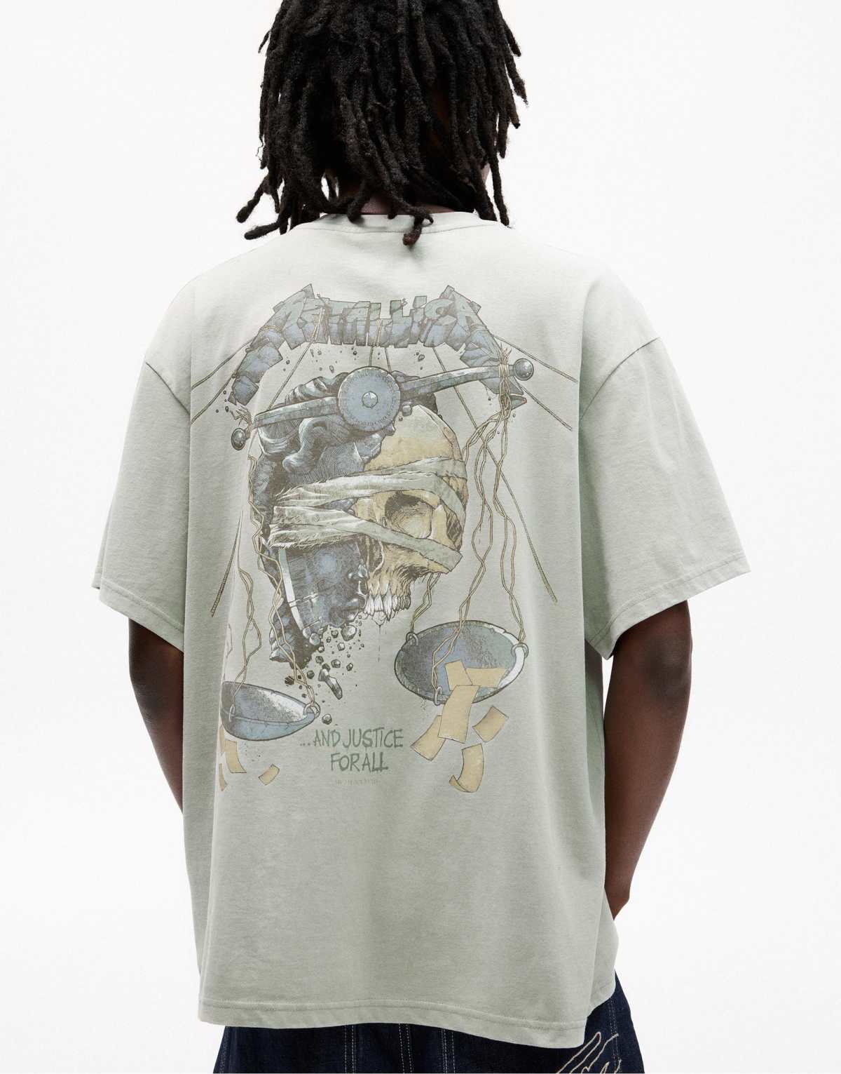 Pull&Bear Metallica skull t-shirt in pale grey