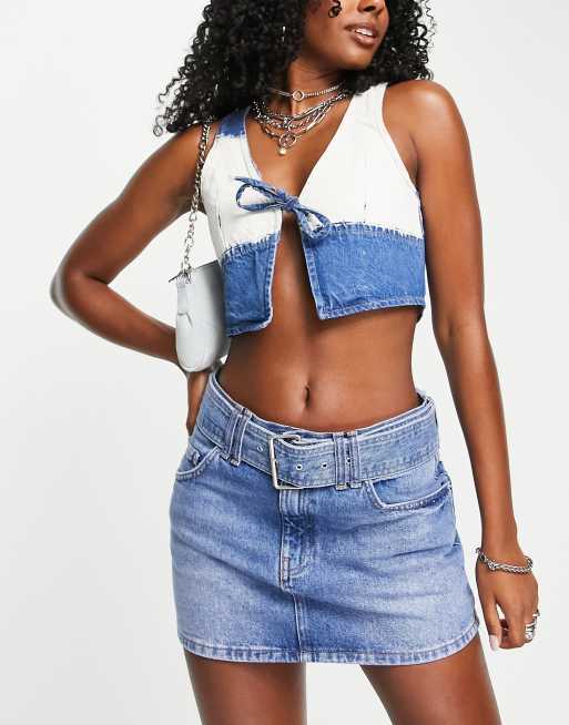 Pull&Bear - Micro minirok van denim met lage taille en riem in blauw