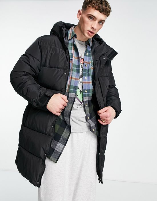 https://images.asos-media.com/products/pullbear-mid-length-puffer-jacket-with-hood-in-black/201539243-3?$n_550w$&wid=550&fit=constrain