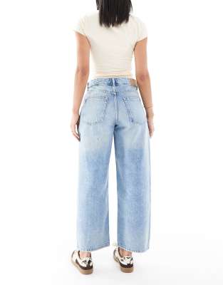 Pull & Bear Mid Rise Balloon Leg Jeans In Medium Blue In Blue