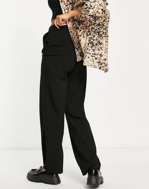 Pull&Bear mid waist loose fitting trousers in black, 2 of 4