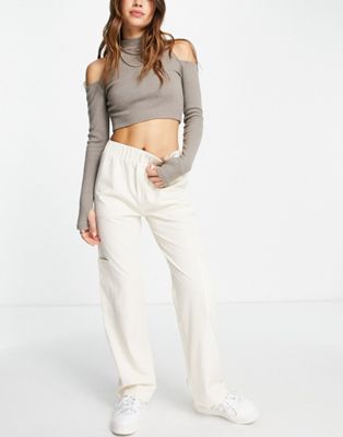 Pull&Bear mid waist relaxed cargo trousers in ecru