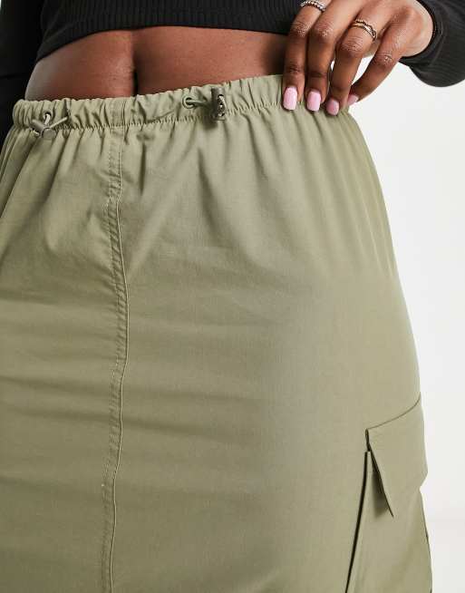 Pull&Bear - Midaxi rok van parachutestof met cargozakken en trekkoord in kaki, 4 van 4