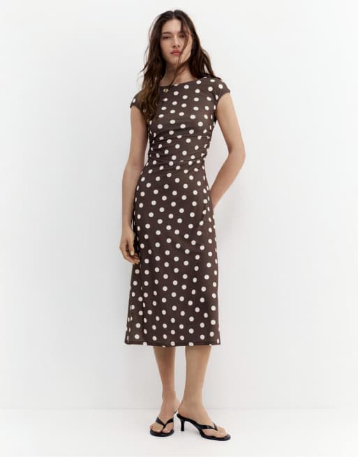 Pull&Bear - Midi jurk met korte mouwen en stippen in bruin