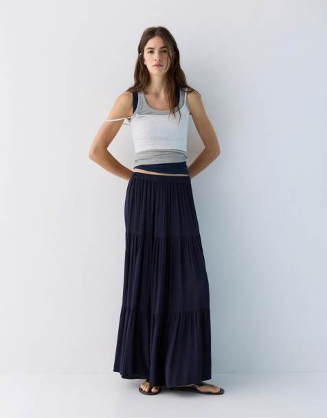 Pull&Bear – Midirock in Marineblau mit Bahnendesign - view 1