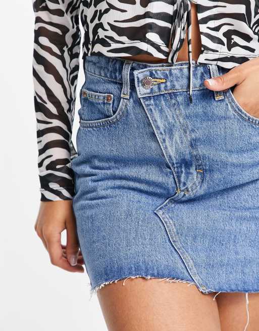 Pull&Bear – Mini-Jeansrock mit unverarbeitetem, stufigem Saum in Blau