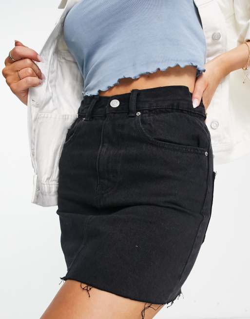 Pull&Bear - Minigonna in denim nera con vita elasticizzata e fondo sfrangiato