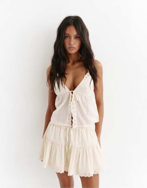 Pull&Bear - Minigonna rustica beige con dettagli in pizzo