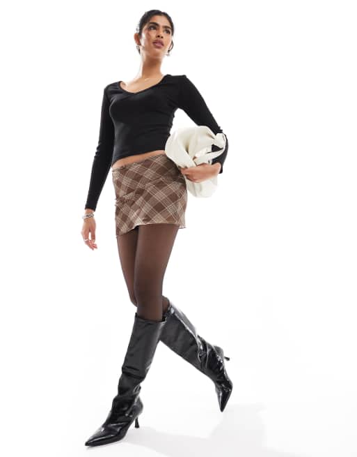 Pull&Bear – Minirock aus Netzstoff in kariertem Braun