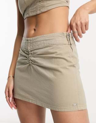 Pull & Bear - Minirock in verwaschenem Sandbeige mit geraffter Vorderseite, Kombiteil-Neutral