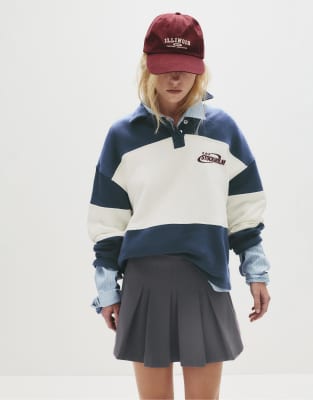 Pull & Bear - Minirock mit Kellerfalte in Grau
