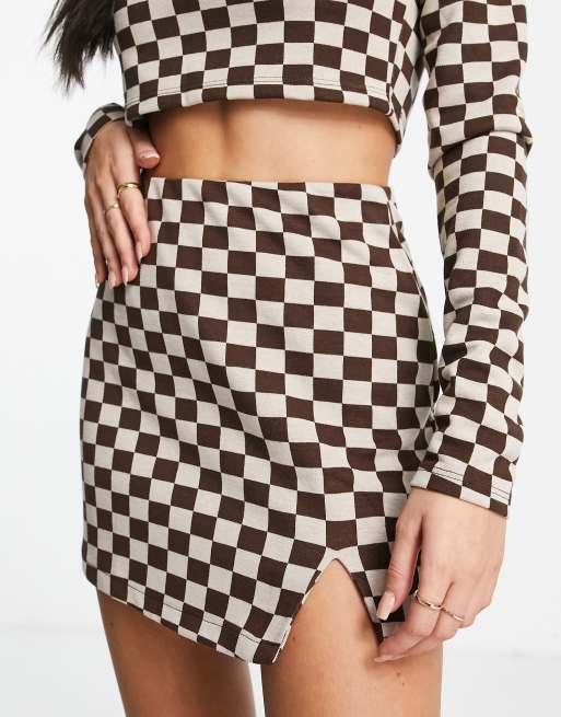 Pull&Bear – Kombiteil-Set mit langärmligem Oberteil und Rock mit Schachbrettmuster in Braun, 2 von 2