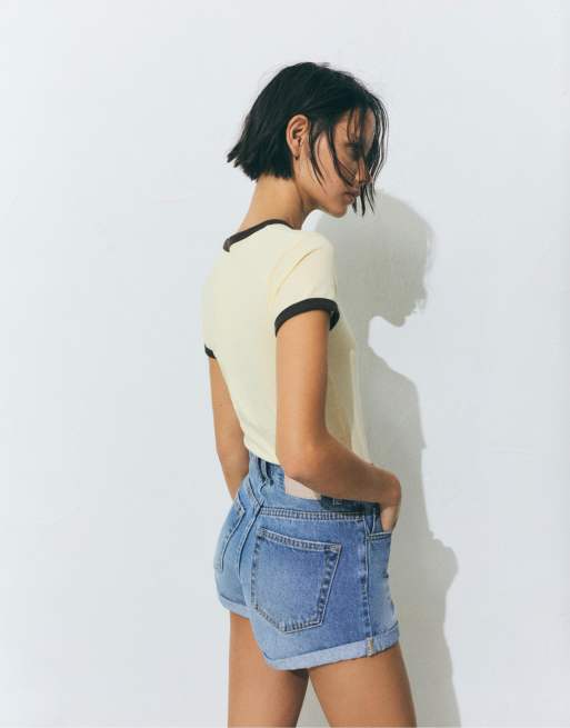 Pull&Bear Mom fit denim shorts with turn-up hems in medium blue, 2 of 4