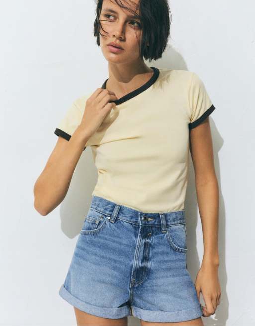 Pull&Bear Mom fit denim shorts with turn-up hems in medium blue, 3 of 4
