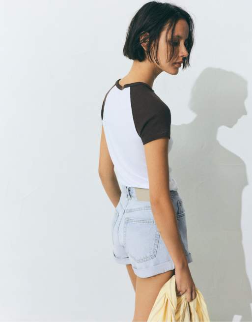 Pull&Bear Mom fit denim shorts with turn-up hems in pale blue, 2 of 4