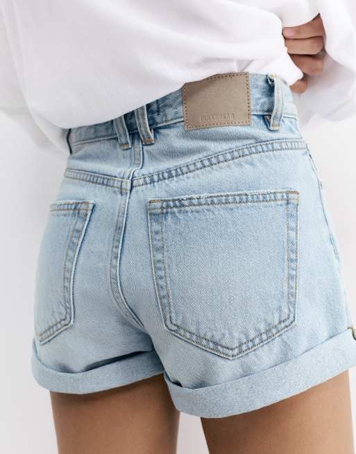 Pull&Bear Mom fit denim shorts with turn-up hems in pale blue, 3 of 4