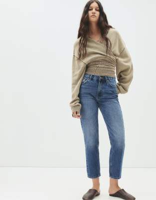 Pull & Bear - Mom-Fit-Jeans in Dunkelblau mit hohem Bund