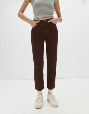 Pull & Bear - Mom-Fit-Jeans in Hellbraun mit hohem Bund-Brown