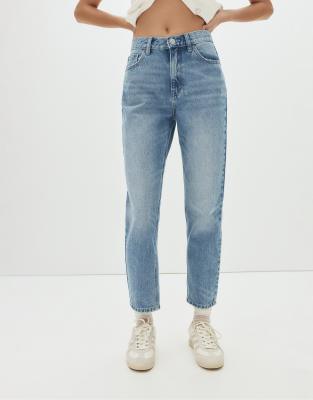 Pull & Bear - Mom-Fit-Jeans in Mittelblau mit hohem Bund