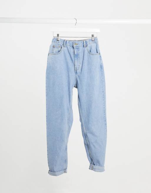 Pull Bear Mom jeans con vita elasticizzata blu slavato Pull Bear Mom jeans con vita elasticizzata blu slavato
