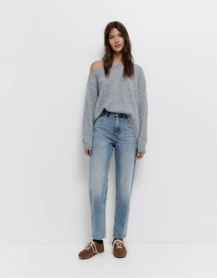 Pull & Bear - Mom-Jeans in Blau mit hohem Bund