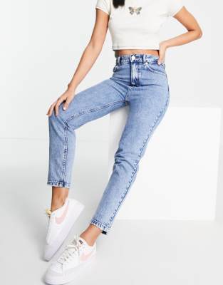 Pull & Bear - Mom-Jeans in Hellblau mit hoher Taille